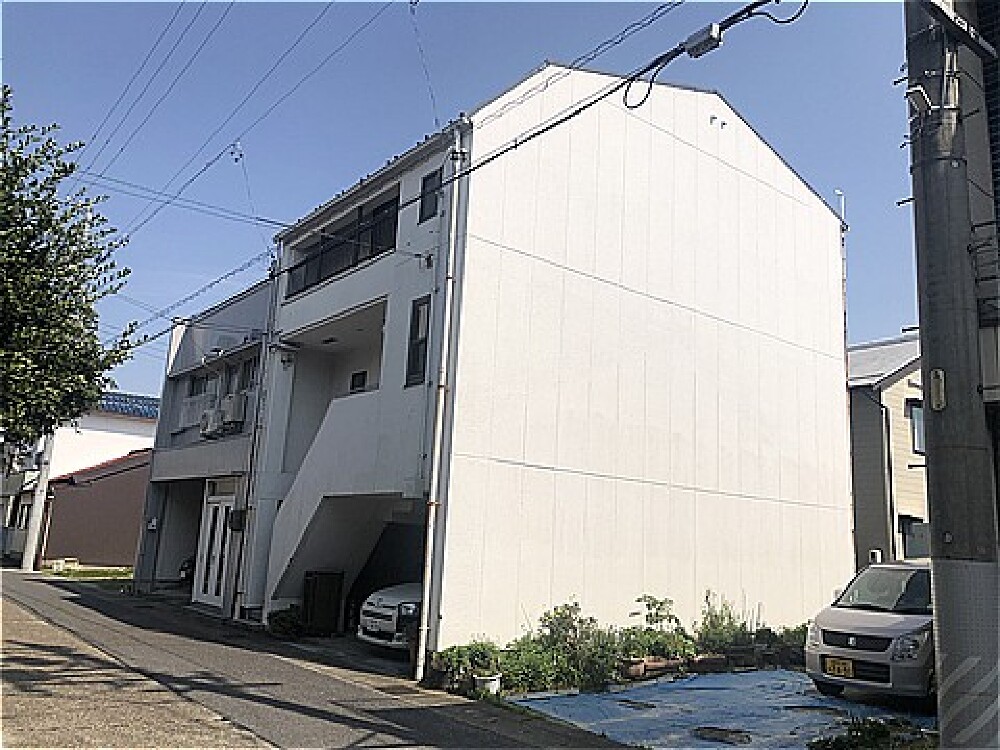 解体前の鉄筋コンクリート造母屋の外観写真｜岐阜市S様邸