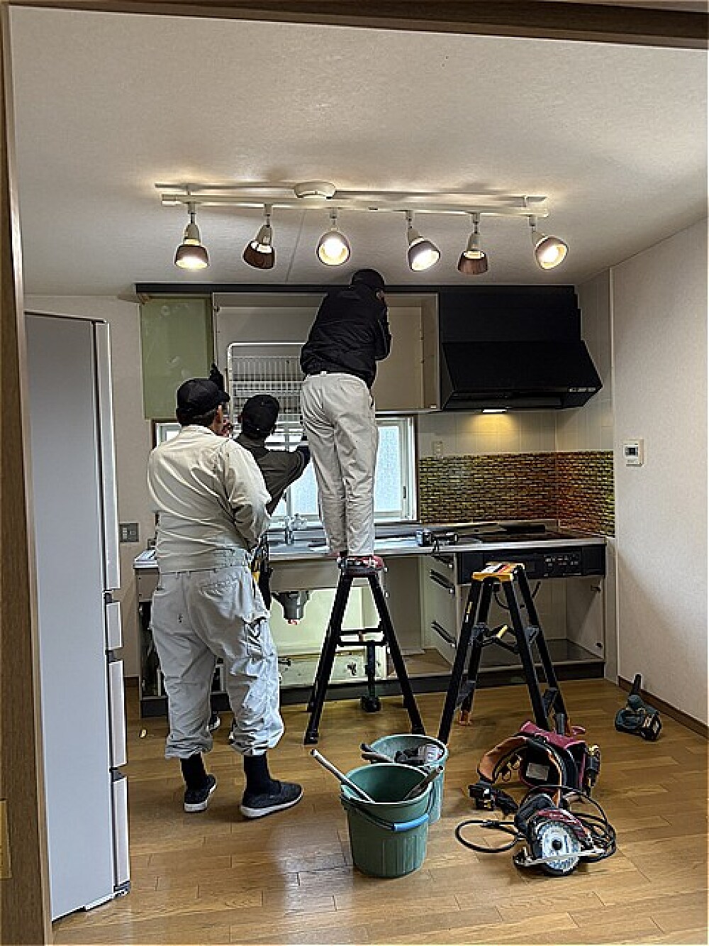 O様邸 キッチン解体工事中 対面キッチンへのリフォーム作業の様子