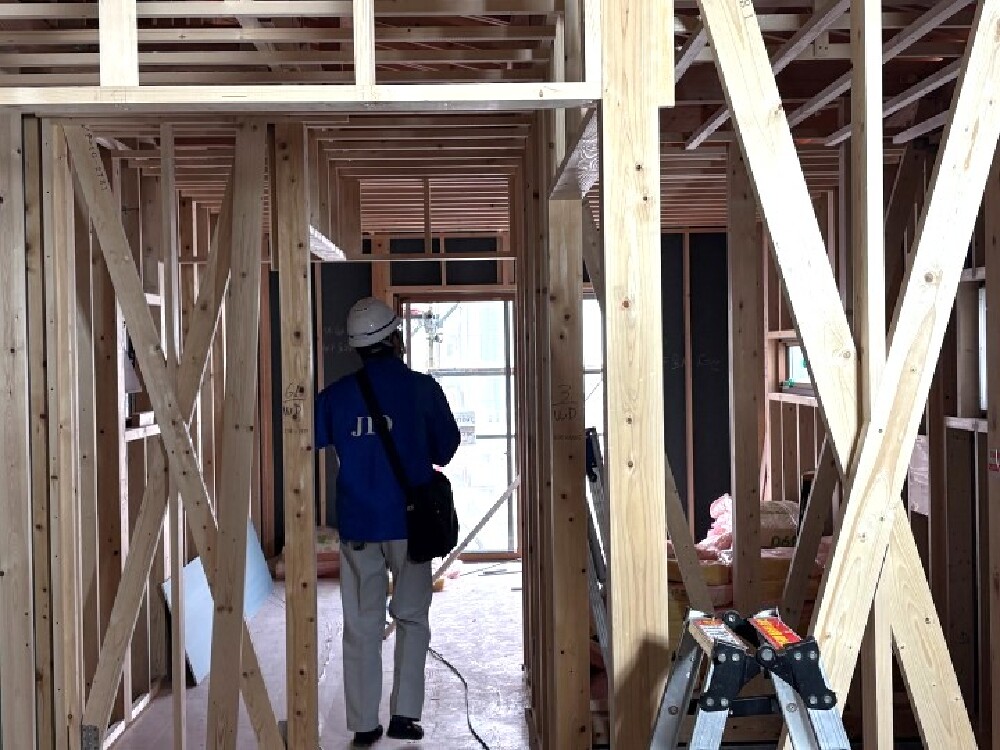 JIOによる住宅の構造検査の様子