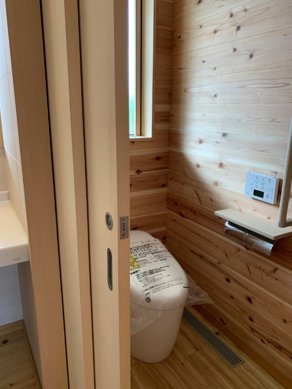 木の家のトイレ空間
