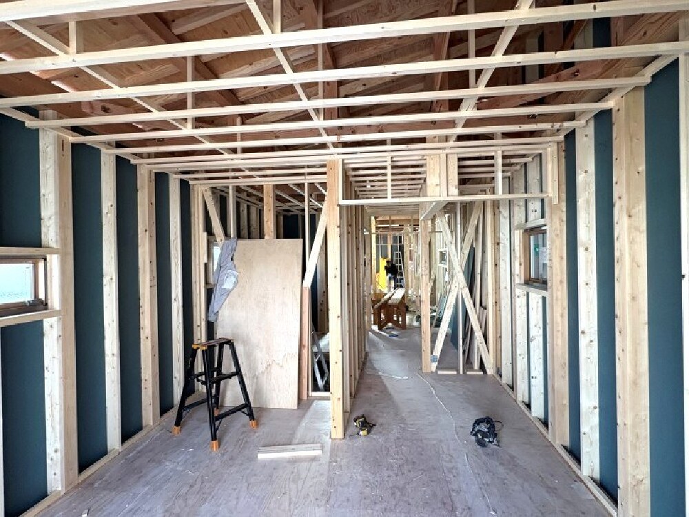 木工事中の住宅内部 全体の骨組みの様子