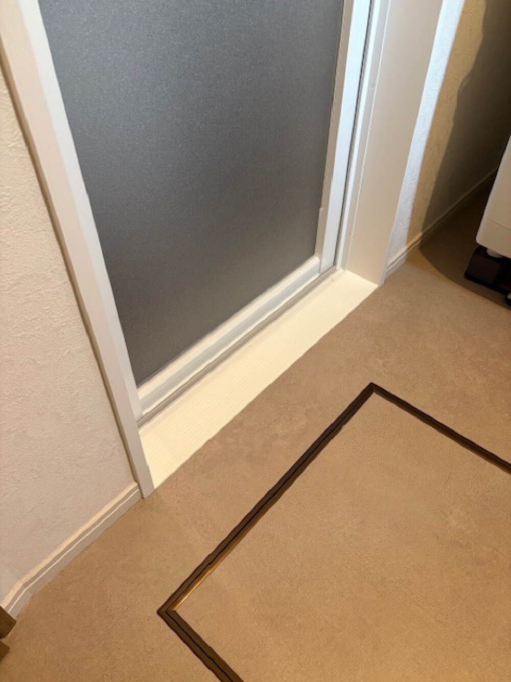 O様邸 洗面所リフォーム後 浴室出入口の床継ぎ目をNASTA床プレートで保護