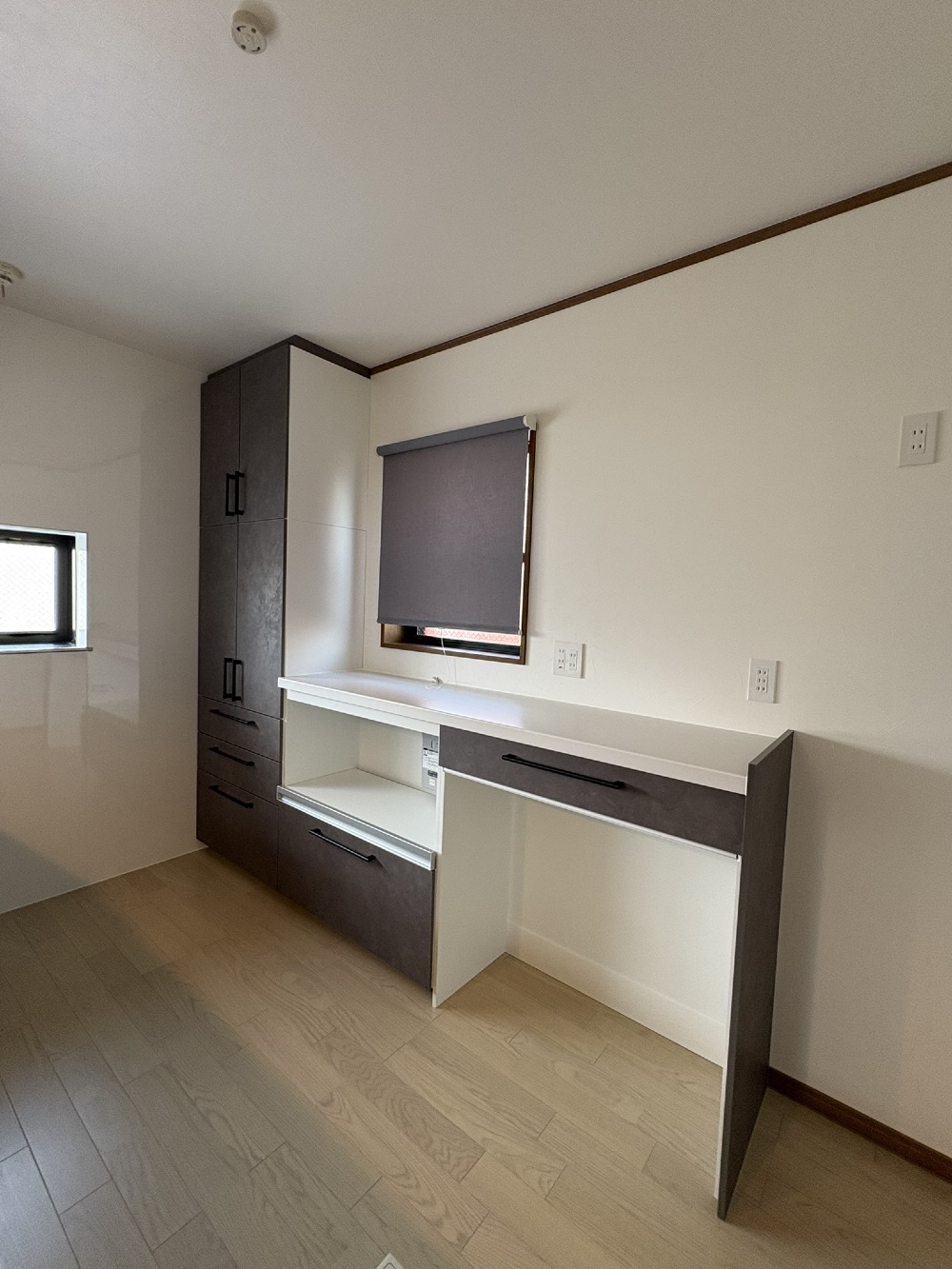 背面にTOTOミッテのカップボードを設けたキッチン。動線が短く、手の届く収納で快適な使い心地。