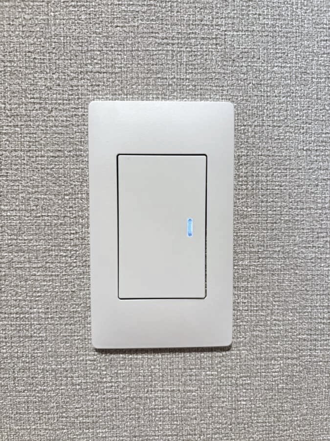 パナソニック アドバンスシリーズ スイッチ マットホワイト 壁面