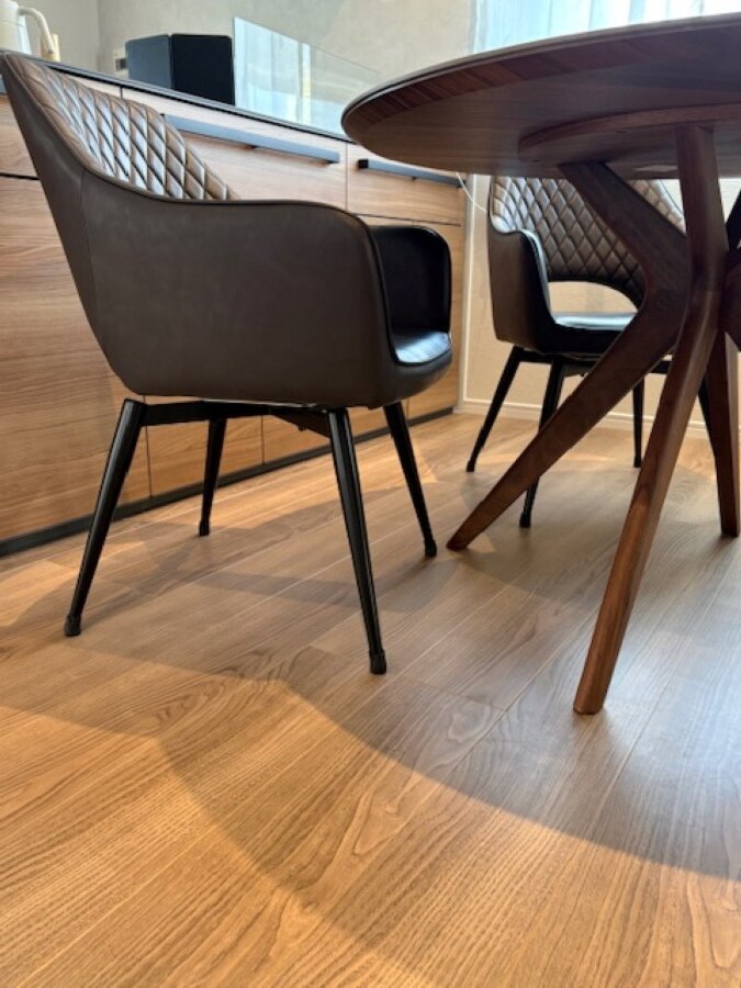 戸建て住宅の床リフォームで採用したPanasonicベリティス エイジドチェスナット柄のフローリング