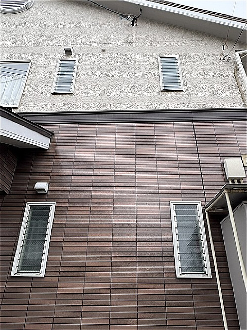 断熱性が低く隙間風で冬の寒さが特に気になっていた4ヶ所のジャロジー窓（取替前）